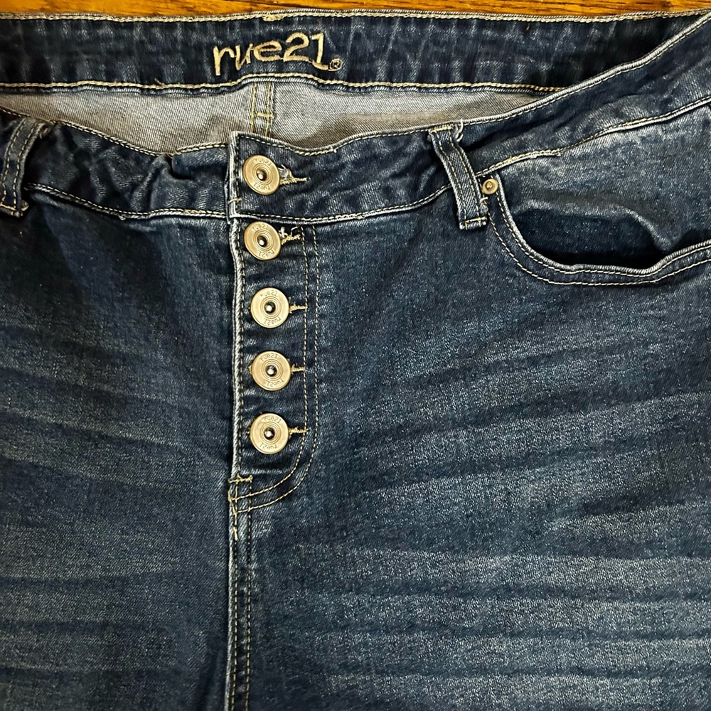 High Rise Distressed Denim - RUE21 ankle length - Picture 2 of 4